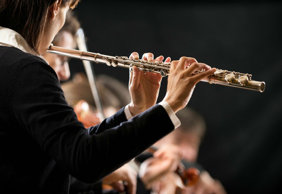De må være like mange musikere som før for å framføre en symfoni og de bruker like lang tid på å spille den som de gjorde for femti år siden, skriver Kjetil Staalesen. De må være like mange musikere som før for å framføre en symfoni og de bruker like lang tid på å spille den som de gjorde for femti år siden, skriver Kjetil Staalesen.