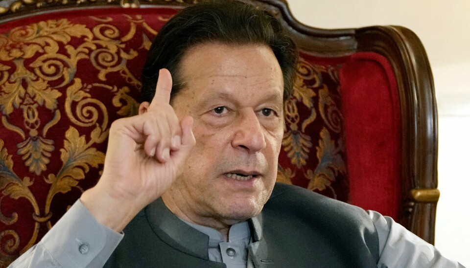 Pakistans eksstatsminister Imran Khan. Tøffe soningsforhold venter Pakistans tidligere statsminister Imran Khan, som i helgen ble dømt til tre års fengsel for korrupsjon. Foto: AP / NTB