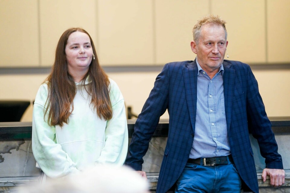 Utvalgets leder Erik Stene og Mathilde Hellum under pressekonferansen ved overleveringen av rapporten og anbefalingene fra fra Barnevernsutvalget. Utvalgets leder Erik Stene og Mathilde Hellum under pressekonferansen ved overleveringen av rapporten og anbefalingene fra fra Barnevernsutvalget.