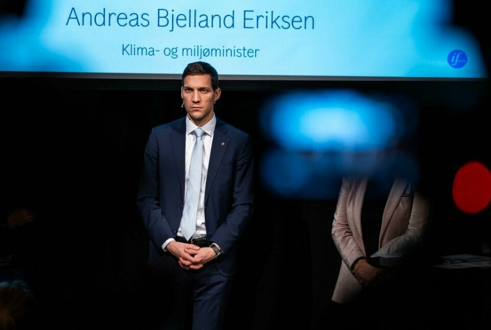 Andreas Bjelland Eriksen mottok Ekstremværrapporten på dag 2 som klima- og miljøminister. leder