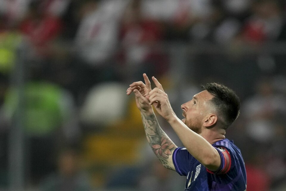 Lionel Messi scoret begge målene da Argentina slo Peru 2-0 i en VM-kvalifiseringskamp natt til onsdag. Lionel Messi scoret begge målene da Argentina slo Peru 2-0 i en VM-kvalifiseringskamp natt til onsdag. Foto: Martin Mejia/AP/NTB