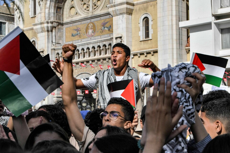 I Tunisia har det vært demonstrasjoner utenfor den franske ambassaden. I Tunisia har det vært demonstrasjoner utenfor den franske ambassaden.