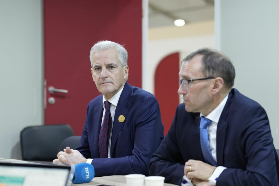 Statsminister Jonas Gahr Støre og Espen Barth Eide gjør det rette. .