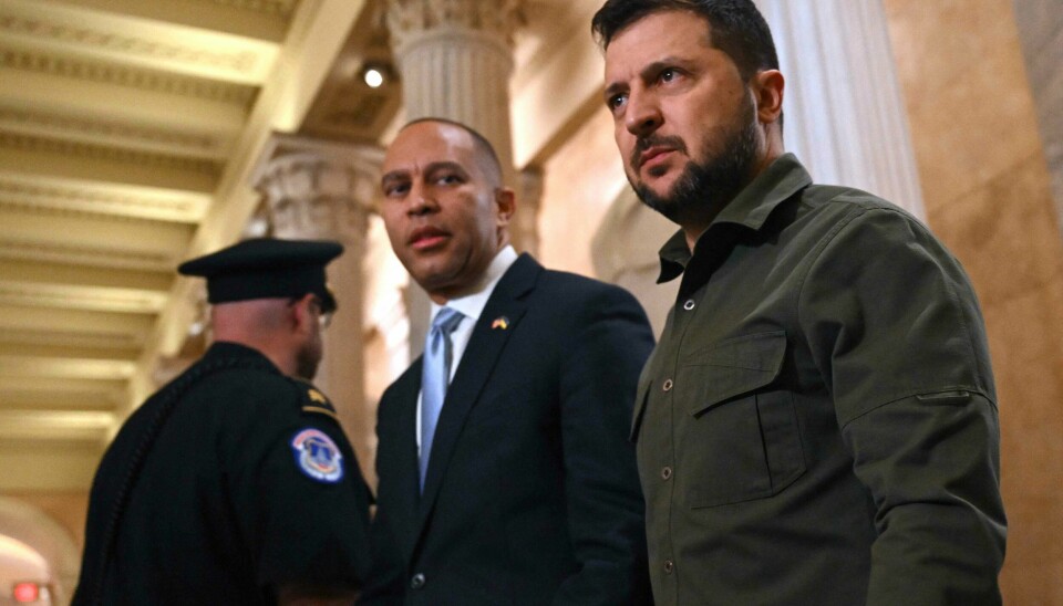 Ukrainas president Volodymyr Zelenskyj (t.h.) på USA-besøk i september i år. Her med minoritetslederen i Representantenes hus, Demokratenes Hakeem Jeffries. Ukrainas president Volodymyr Zelenskyj på USA-besøk i september i år. Her med minoritetslederen i Representantenes hus, Demokratenes Hakeem Jeffries.