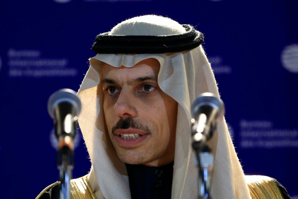 Saudi-Arabias utenriksminister Faisal bin Farhan smiler etter at Bureau International des Expositions (BIE) kunngjorde resultatet fra avstemningen tirsdag. Saudi-Arabias utenriksminister Faisal bin Farhan smiler etter at Bureau International des Expositions (BIE) kunngjorde resultatet fra avstemningen tirsdag. Foto: Aurelien Morissard / AP / NTB