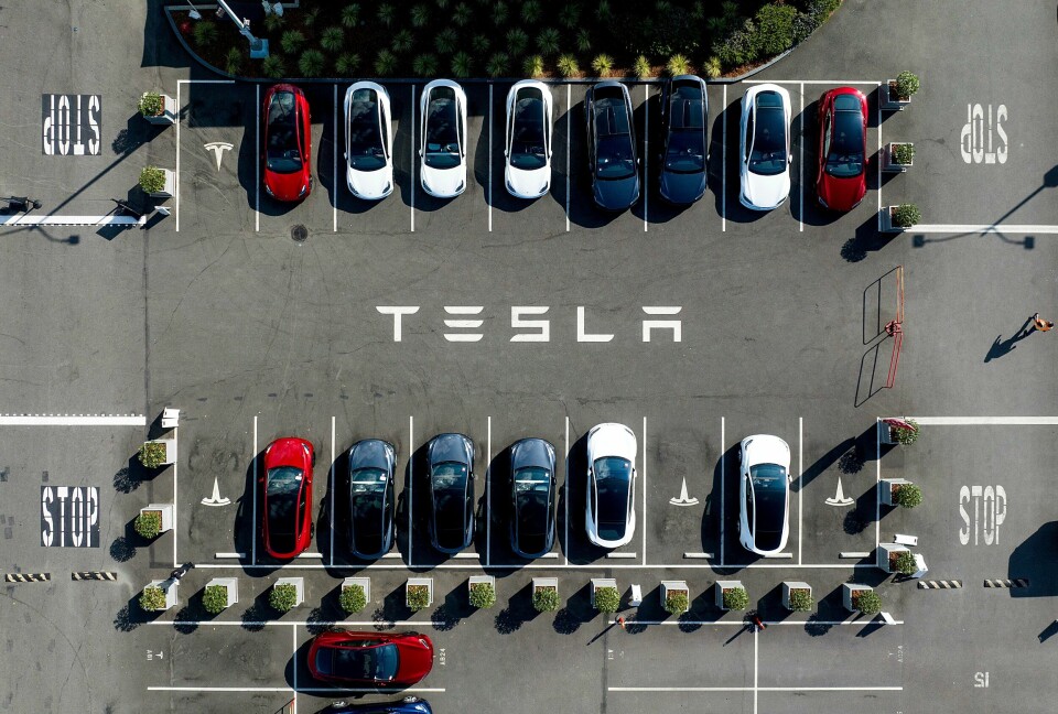 Tesla saksøker den svenske staten i forbindelse med streiken blant Tesla-arbeidere. Streiken fortsetter ved Teslas avdeling i Sverige. Foto: Noah Berger / AP / NTB