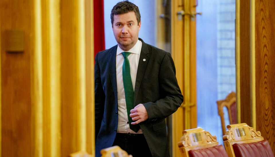 MDG har krevd at landbruks- og matminister Geir Pollestad erklærer seg inhabil i alle saker som angår dyrevelferden til norsk kylling. MDG har krevd at landbruks- og matminister Geir Pollestad erklærer seg inhabil i alle saker som angår dyrevelferden til norsk kylling. Foto: Stian Lysberg Solum / NTB