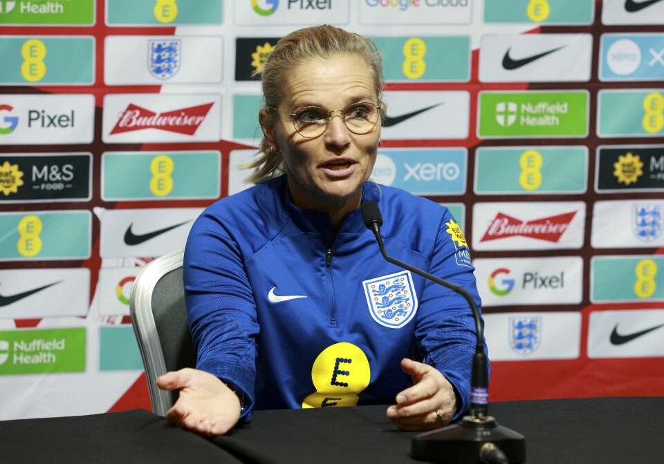 England-sjef Sarina Wiegman vil ikke høre snakk om avtalt spill. England-sjef Sarina Wiegman vil ikke høre snakk om avtalt spill. Foto: Steve Welsh/PA via AP / NTB