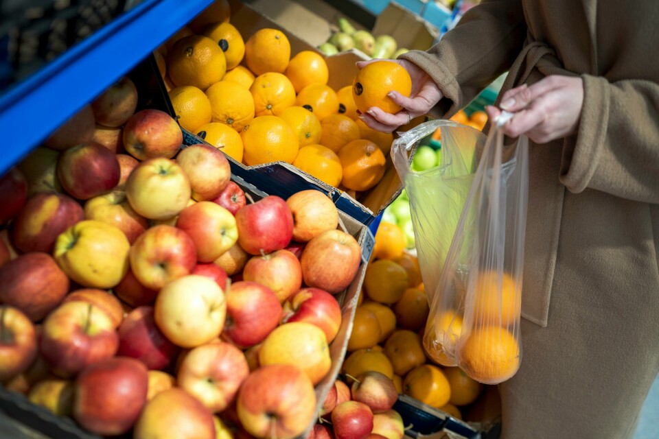 Cathrine har aleneansvar for en liten datter, og må spare der hun kan. Spesielt på matbutikken har hun blitt nødt til å gjøre mer bevisste valg -- bildet er et illustrasjonsfoto Cathrine har aleneansvar for en liten datter, og må spare der hun kan. Spesielt på matbutikken har hun blitt nødt til å gjøre mer bevisste valg