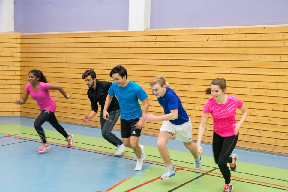 Illustrasjonsfoto. OSLO 20161020Elever på videregående skole. Tenåringer.Elever har gymnastikk. Løper om kapp i gym-timen.Foto: Thomas Brun / NTBNB! MODELLKLARERT