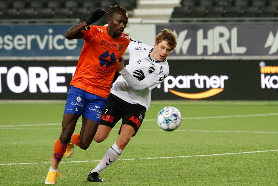 Odds Filip Jørgensen scoret ett av målene i 4-1-seieren over Aalesund. Her i duell med Amidou Diopp. Odds Filip Jørgensen scoret ett at målene i 4-1-seieren over Aalesund. Her i duell med Amidou Diopp. Foto: Tor Erik Schrøder / NTB