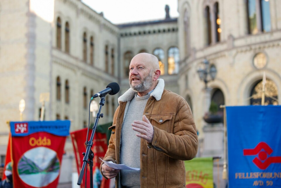 Oslo 20220120. Administrerende direktør i Norsk Industri, Stein Lier-Hansen, deltok i en demonstrasjon mot høye strømpriser utenfor Stortinget i fjor. Nå skal han ta del i miljøkampen til Bellona. Administrerende direktør i Norsk Industri, Stein Lier-Hansen, holdt tale under en demonstrasjon mot høye strømpriser utenfor Stortinget.Foto: Javad Parsa / NTB