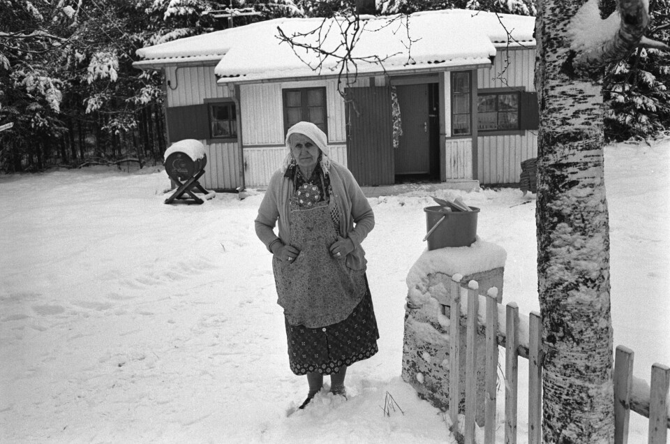 Her er Jenny Emilie Pettersen, også kalt Tater-Milla, fotografert utenfor huset som nå fredes. Bildet er tatt i 1973. Her er Jenny Emilie Pettersen, også kalt Tater-Milla, fotografert utenfor huset som nå fredes. Bildet er tatt i 1973.Foto: Ivar Aaserud / Aktuell / NTB