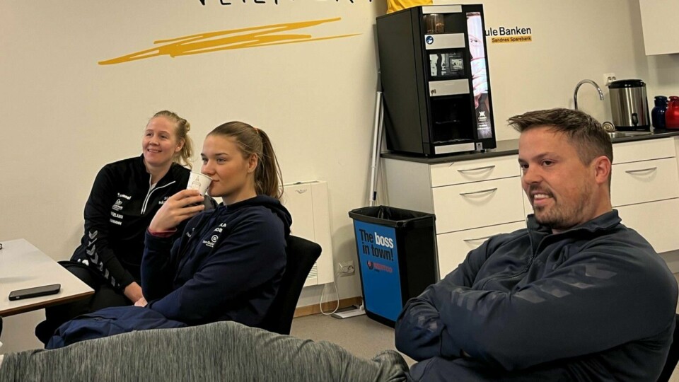 Rikke Marie Granlund, Maja Magnussen og Steffen Stegavik fulgte spent med på Europa-trekningen. Rikke Marie Granlund, Maja Magnussen og Steffen Stegavik