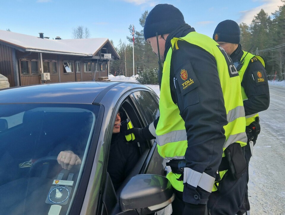 Fra og med 1. desember kan tollerne promilleteste trafikanter. Frå og med 1. desember kan tollarane promilleteste trafikantar. Foto: Tolletaten / NTB