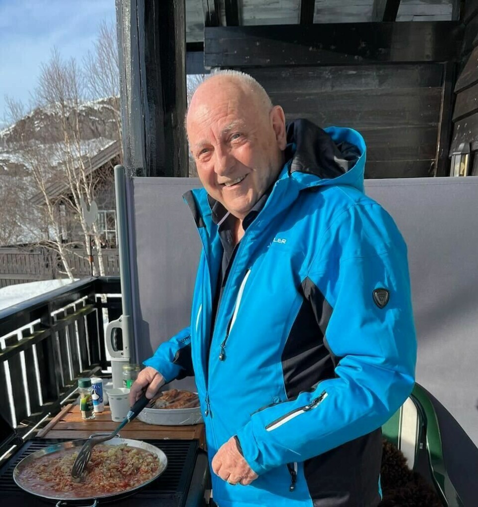 Åge Slettebø og kona tjente godt på salget av hytten sin i Sirdal etter å ha eid den i 18 år. Attpåtil ble den nylig solgt over prisantydning. Åge Slettebø og konen tjente godt på salget av hytten sin i Sirdal etter å ha eid den i 18 år. Attpåtil ble den nylig solgt over prisantydning