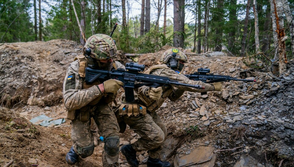 Ukrainske soldater blir trent opp i sanitet, skarpskyting og som lagførere av det norske Heimevernet i Trøndelag. Ukrainske soldater blir trent opp i sanitet, skarpskyting og som lagførere av det norske Heimevernet i Trøndelag. Foto: Fredrik Varfjell / NTB