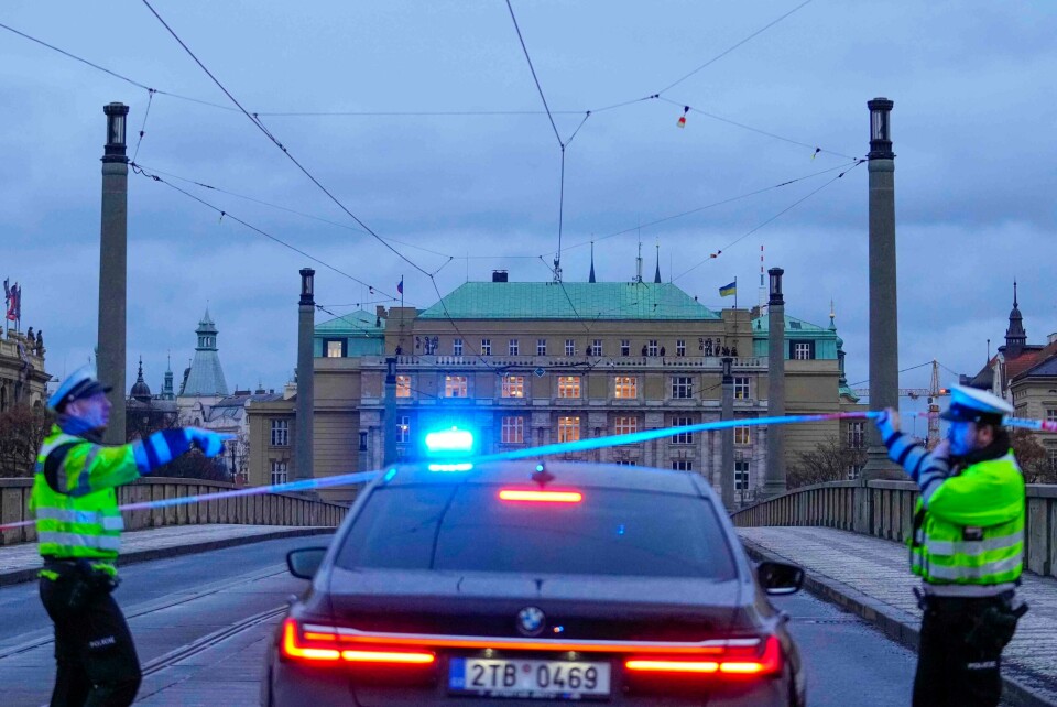 Tsjekkisk politi rykket torsdag ut til en skyteepisode på Karlsuniversitetet i Praha Tsjekkisk politi rykket ut torsdag ut til en skyteepisode på Karlsuniversitetet i Praha. Foto: Petr David Josek / AP / NTB