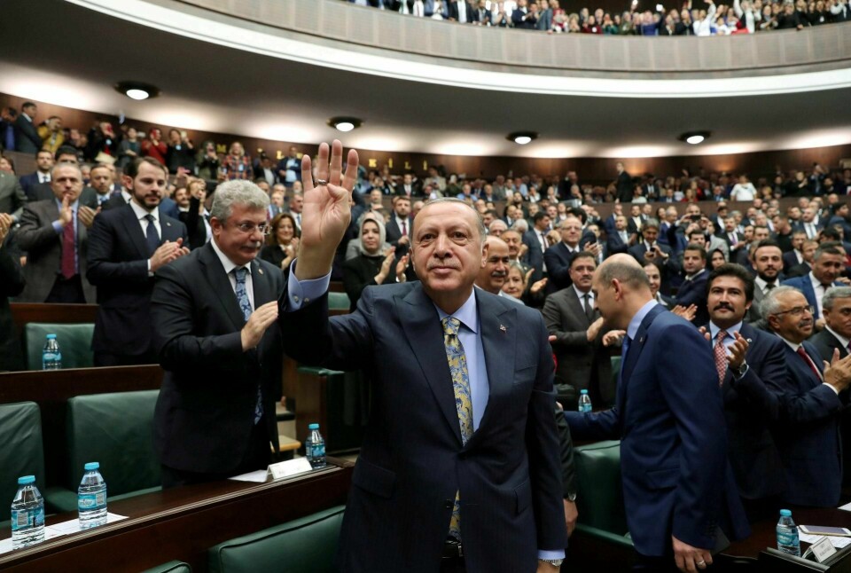 TALTE: Tyrkias president Recep Tayyip Erdogan under et møte med egne partifeller i parlamentet i Ankara, der han i går holdt en tale om drapet på Jamal Khashoggi. FOTO: KAYHAN OZER/NTB SCANPIX