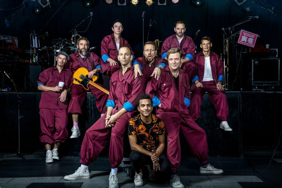 Timbuktu (nederst) er en av Nordens største hiphop-artister gjennom tidene. 23. november slipper han og Damn! albumet Kärlekens Blandband, en innspilling av sommerens konsertsett.