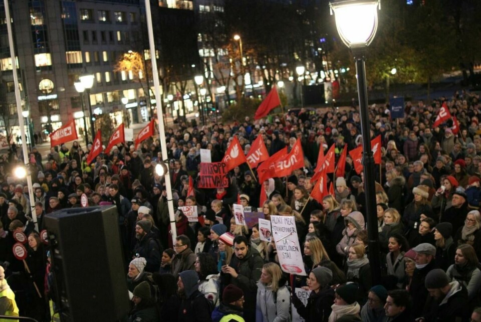 Protesterer mot KrF-flørt: 2000 i demonstrasjon for abortloven ###