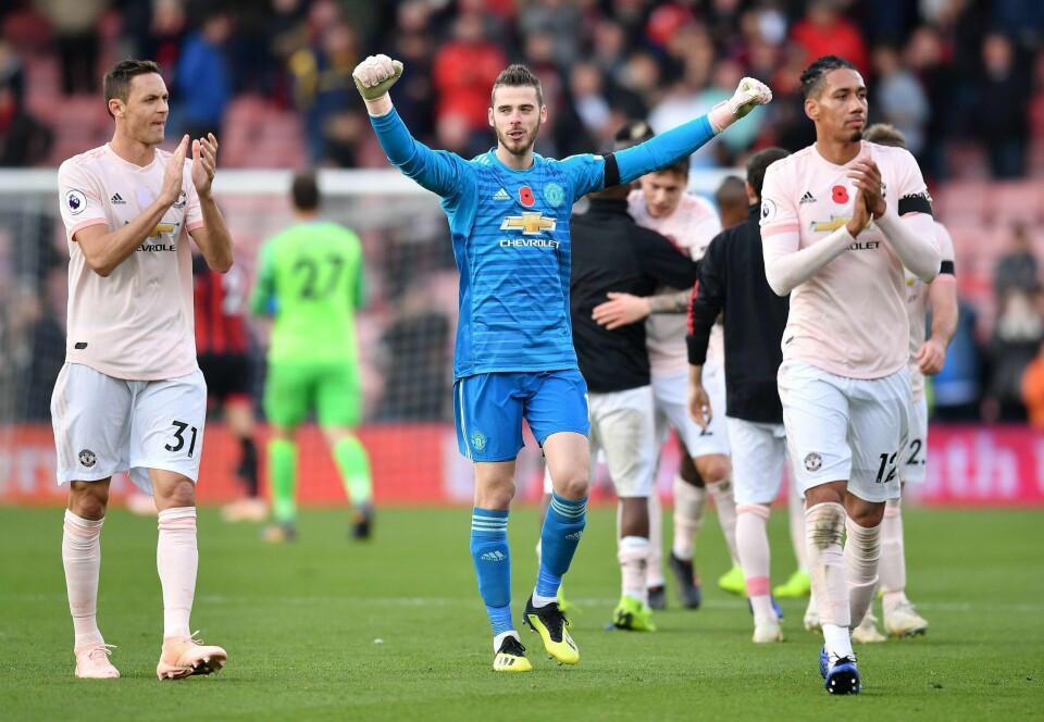 United-keeper David de Gea jubler sammen med spillerne etter den sene scoringen lørdag.