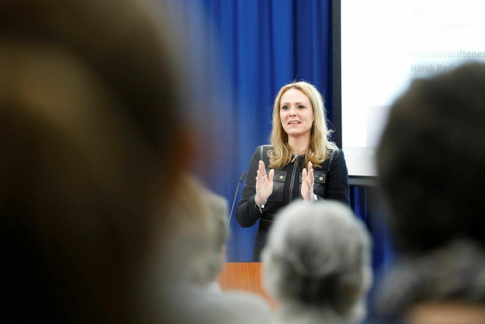 TAUS, MEN SKRIVER BREV: Barne- og likestillingsminister Linda Hofstad Helleland, her ved en tidligere anledning, har forholdt seg taus i abortdebatten som raser. I et skriftlig svar til Stortinget skriver hun at hun vil «fortsette å jobbe for kvinners rettigheter både i Norge og internasjonalt».