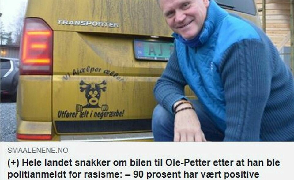 Det var Smaalenenes avis som først skrev om byggmesteren som hevder han har brukt «negerærbe»-reklame på bilen sin. FOTO: SKJERMDUMP FRA FACEBOOK