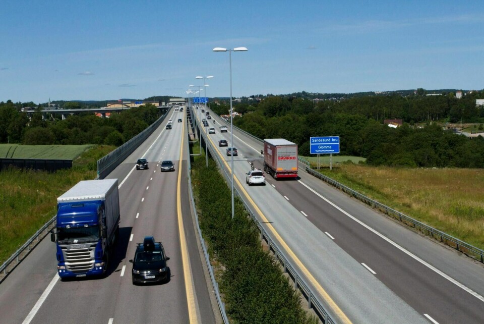 Etablerer godstransport på vei og dertil naturlig tilhørende virksomhet, samt kjøp og salg av aksjer og deltakelse i andre selskaper.