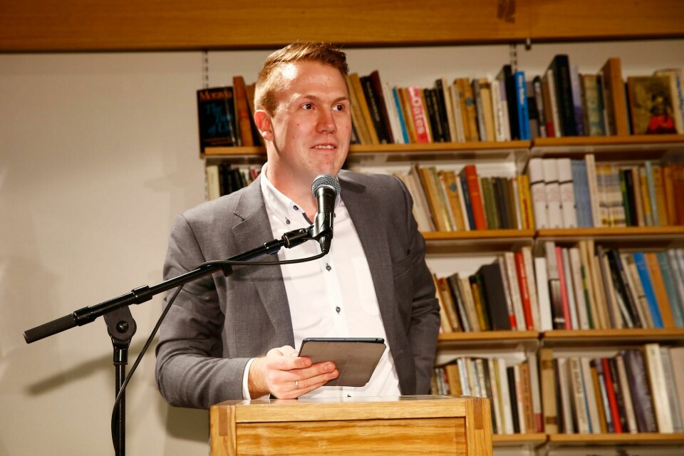 Morgenbladets litteraturanmelder Bernhard Ellefsen, her ved tildelingen av utmerkelsen Årets litteraturkritiker, 2014 OSLO 20140306.
Bernhard Ellefsen fikk prisen Årets litteraturkritiker 2014 for sin innsats som kritiker blant annet i Morgenbladet på Litteraturhuset i Oslo.
Foto: Heiko Junge / NTB scanpix