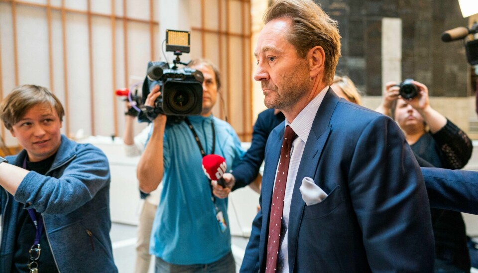 Kjell Inge Røkke på vei inn til rettssalen i Oslo tingrett for å vitne mot Jan Erik «Jannik» Iversen som står tiltalt for å ha forsøkt å presse ham for et tosifret millionbeløp.