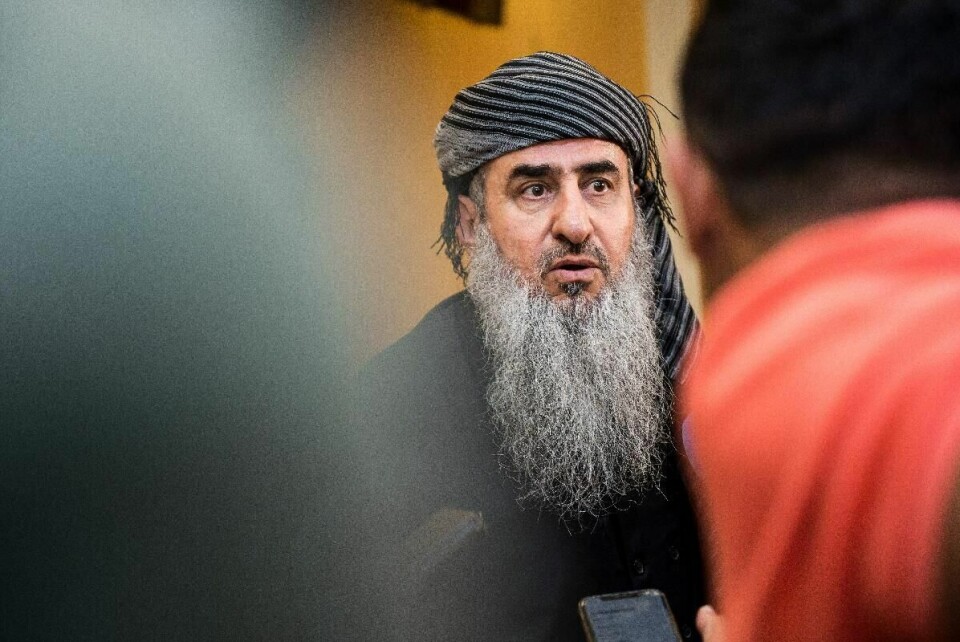 Mulla Krekar må fortsatt sitte i varetekt. Bildet er tatt under et fengslingsmøte i juli.