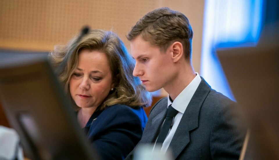 Når Philip Manshaus mandag igjen møter i Oslo tingrett, vil han for første gang uttale seg for åpen rett. Det vil heller ikke bli begjært andre restriksjoner. Her er han sammen med sin forsvarer, advokat Unni Fries.