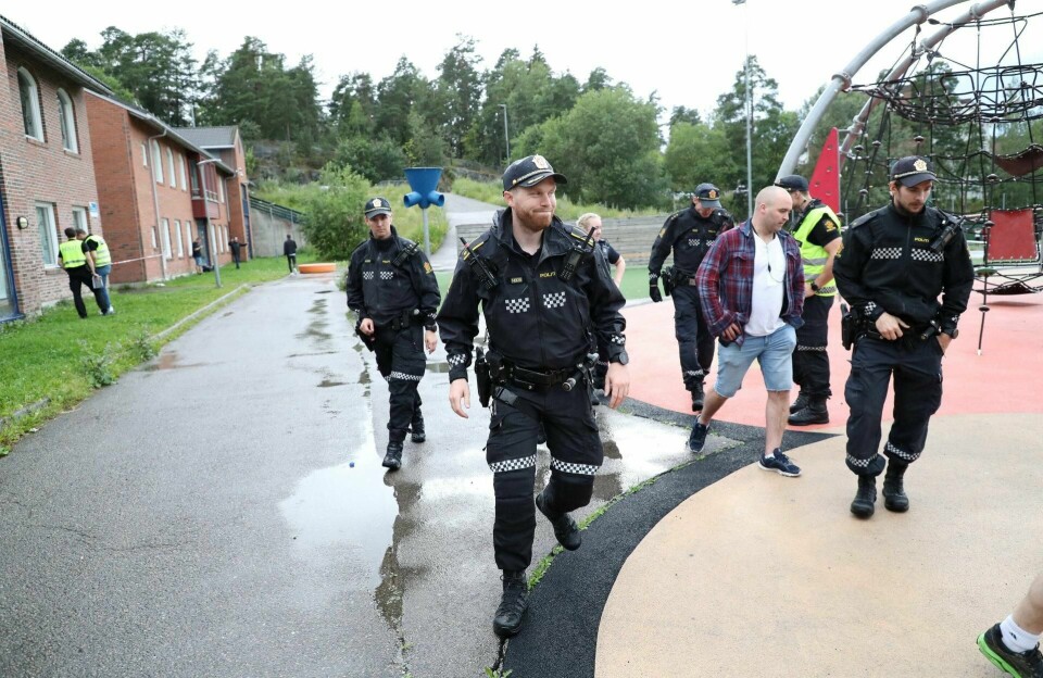 I sommer måtte politiet rykke ut til en knivstikking rundt Holmlia skole. FOTO: GEIR OLSEN/NTB SCANPIX