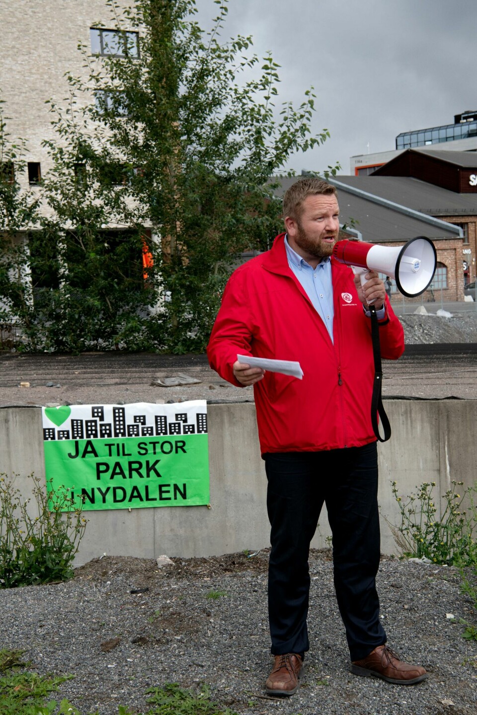 BU-leder i bydel Grorud, Anders Røberg-Larsen, her avbildet i demonstrasjon for park i Nydalen. Ja Til Park i Nydalen inviterer til lunsj i det 'grønne' med sentrale politiske partier i Oslo om opprettelse av park i Nydalen.
Leder i byutviklingskomiteen og fra Oslo Arbeiderpartii: Anders Røberg-Larsen.