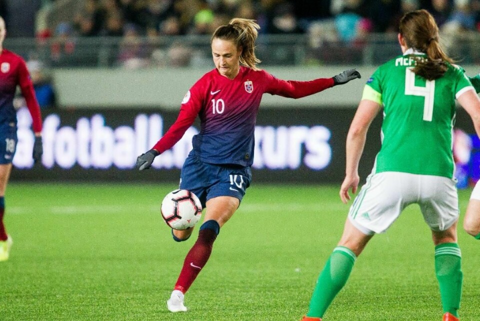 Caroline Graham Hansen er oppe i ti mål på fire kamper i EM-kvalifiseringen fotball og har også vært nest sist på seks scoringer. Her er hun i aksjon mot Nord-Irland i Stavanger.