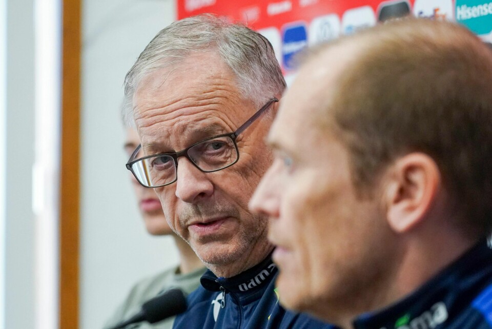 Lars Lagerbäck og Sander Berge under landslagets pressekonferanse på Malta søndag. Foto: Fredrik Hagen / NTB scanpix