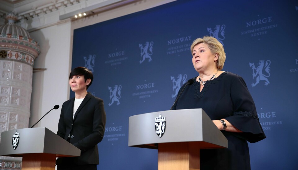 Statsminister Erna Solberg (H) og utenriksminister Ine Eriksen Søreide (H) holder pressekonferanse om overleveringen av spiondømte Frode Berg i regjeringens representasjonsanlegg i Oslo fredag kveld.