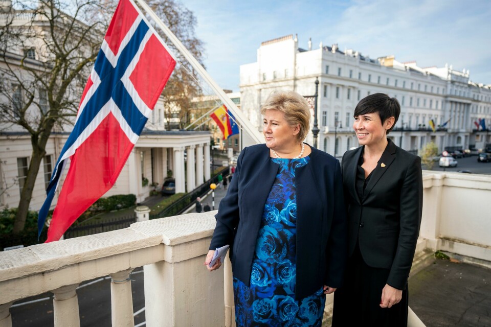 London 20191203. Statsminister Erna Solberg og utenriksminister Ine Eriksen Søreide på balkongen til den norske ambassaden i London i forkant av NATO toppmøte.Foto: Heiko Junge / NTB scanpix London 20191203. Statsminister Erna Solberg og utenriksminister Ine Eriksen Søreide på balkongen til den norske ambassaden i London i forkant av NATO toppmøte.Foto: Heiko Junge / NTB scanpix