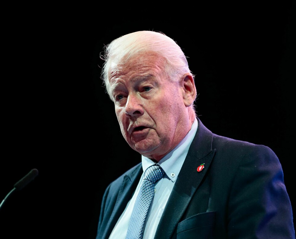 Tidligere Frp-leder Carl I. Hagen leverte torsdag inn en anmeldelse på ansvarlige tjenestepersoner og embetspersoner i forbindelse med Nav-skandalen.