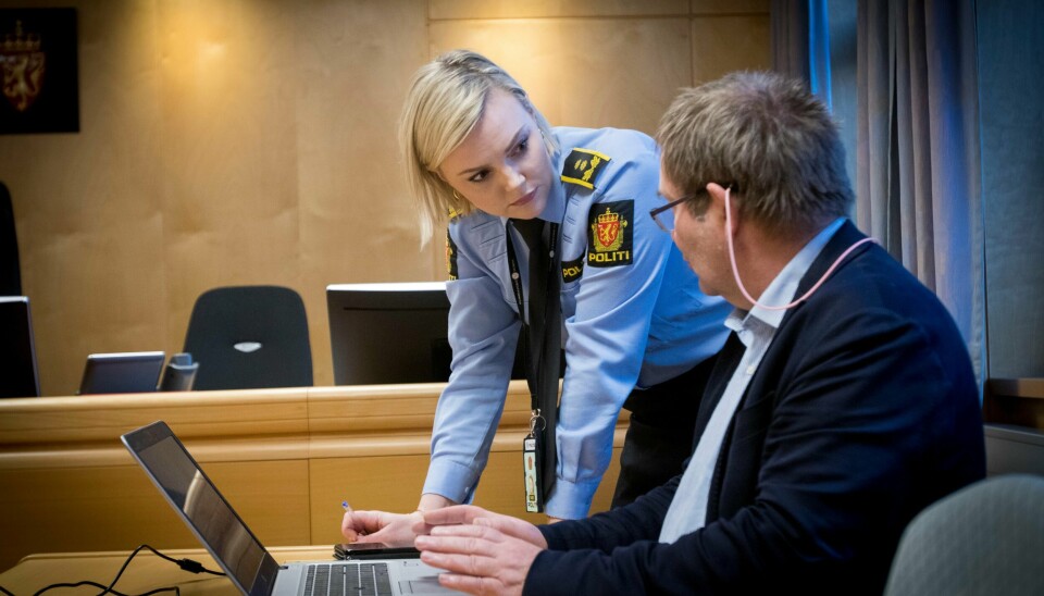 Politiadvokat Christine Kleppa og forsvarer Knut Lerum i retten torsdag under fengslingsmøtet for en av de tre siktede etter drapet på Regestranden.