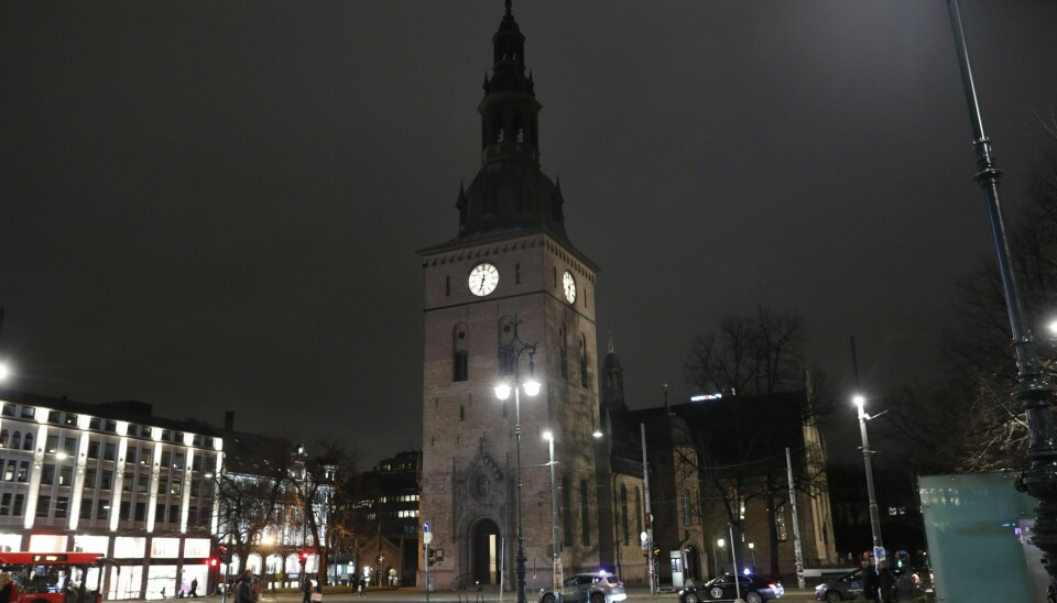 Bisettelsen til Ari Behn holdes i Oslo domkirke fredag 3. januar klokken 13.