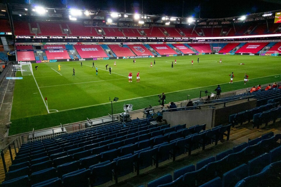Ingen tilskuere fikk se Erling Braut Haaland bli gratulert etter 1-2 scoringen under fotballkampen i Nations League mellom Norge og Østerrike på Ullevaal stadion i september. Nå åpnes det i hvert fall opp for at 200 kan komme inn mot Serbia.