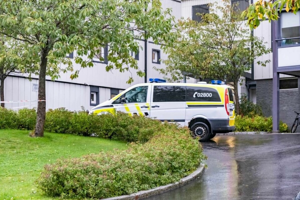 Politiet utenfor leiligheten der Dan-Eivind Lid ble funnet drept. Foto: Tor Erik Schrøder / NTB