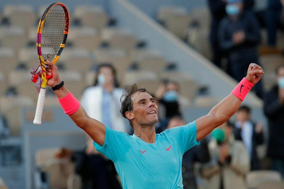 Gruskongen Rafael Nadal hadde få problemer med å ta seg til sin 13. finale i French Open fredag.