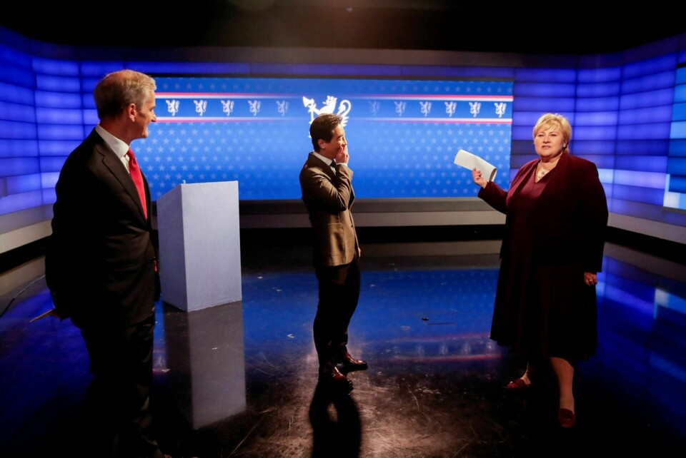 Programleder Fredrik Solvang (i midten) laget en ny vri på torsdagens Debatten etter amerikansk modell. Jonas Gahr Støre (t.v.) og Erna Solberg bidro til en seanse det var verdt å få med seg. Foto: Vidar Ruud/NTB