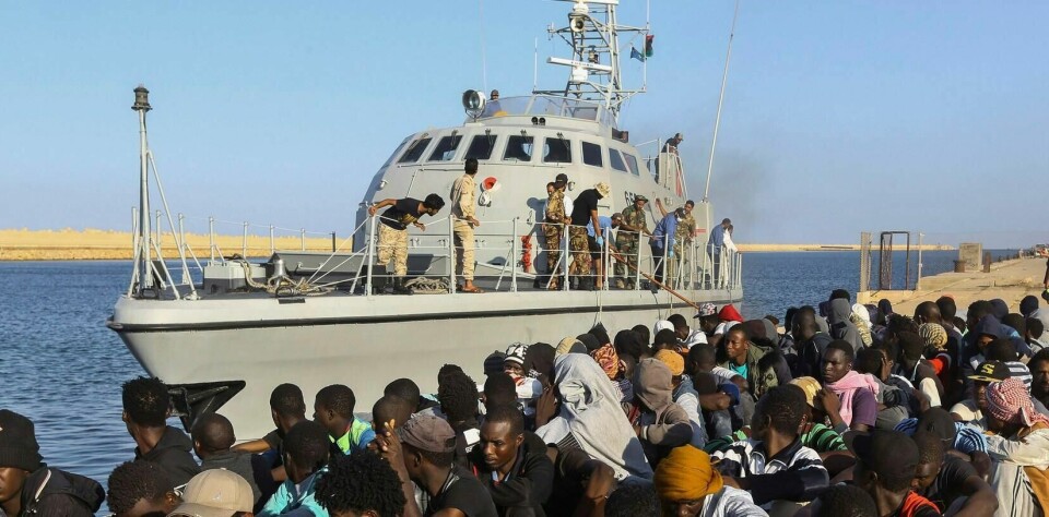 På dette bildet fra oktober 2019 har et skip fra den libyske kystvakten satt i land migranter de har reddet ute på sjøen.