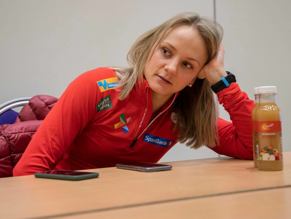 Sprintdronning Maiken Caspersen Falla er kritisk til FIS' håndtering av koronaviruset.