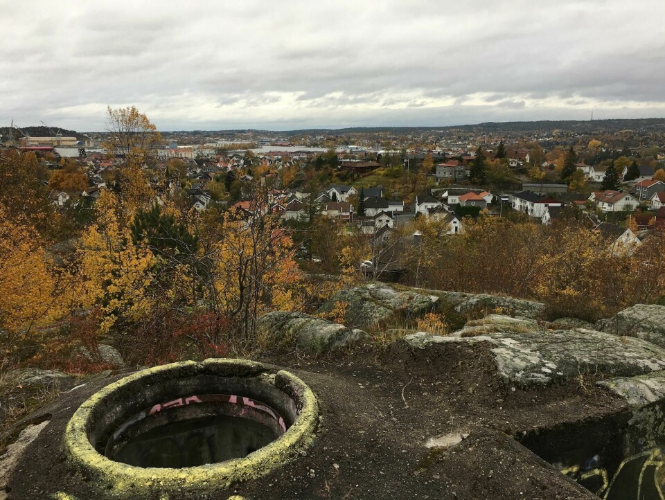 Underveis i ukas turløype finner du krigsminner i form av skytestillinger i fjellet. Underveis i ukas turløype finner du krigsminner i form av skytestillinger i fjellet.