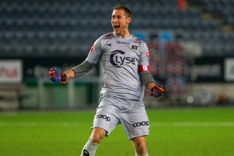 Foto: Carina Johansen / NTB Stavanger 20201108. Vikingkeeper Iven Austbø jubler under eliteseriekampen i fotball mellom Viking og Rosenborg på Viking stadion.Foto: Carina Johansen / NTB